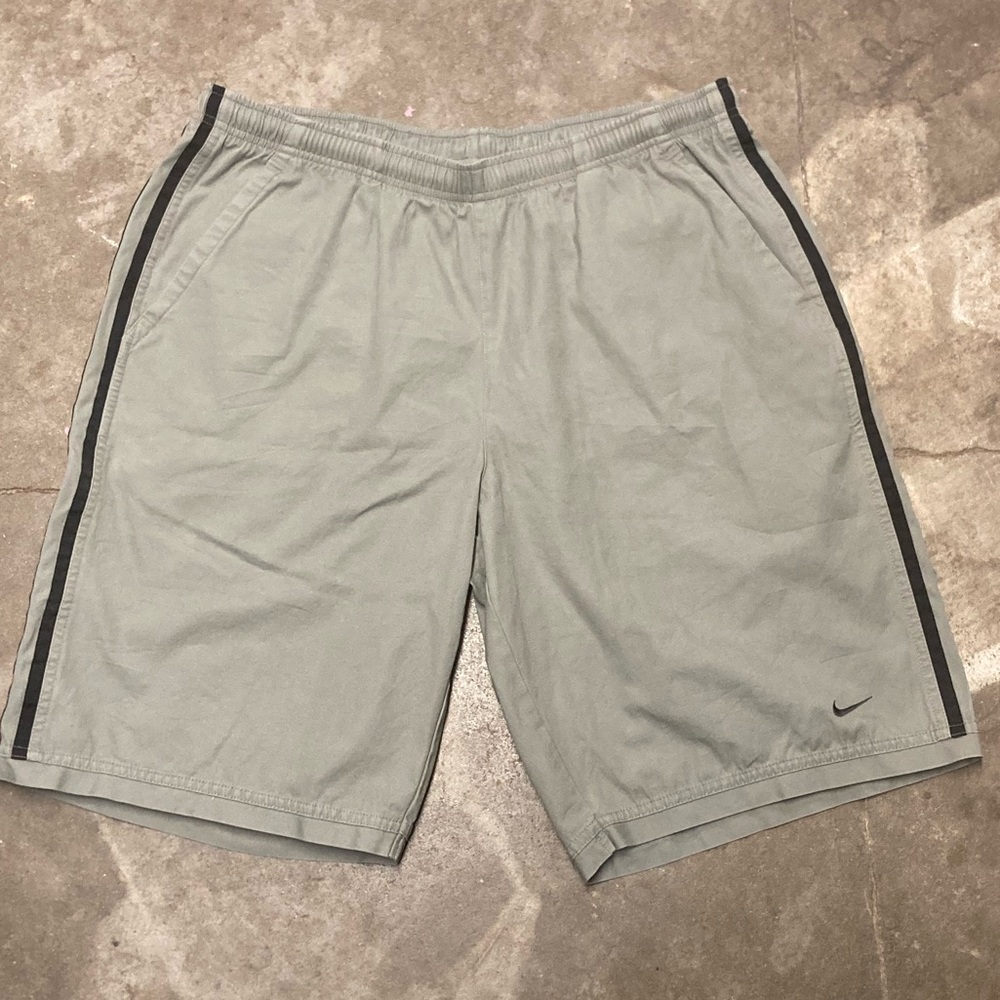 Grey y2k Nike Shorts size Large made of cotton